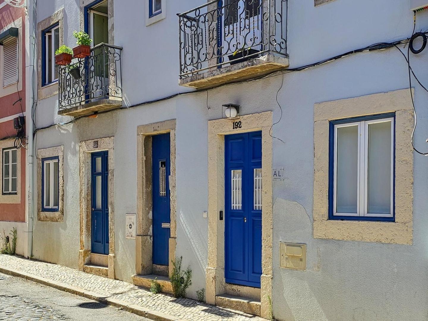 Apartment Like A Typical Portuguese House With Private Patio Lissabon