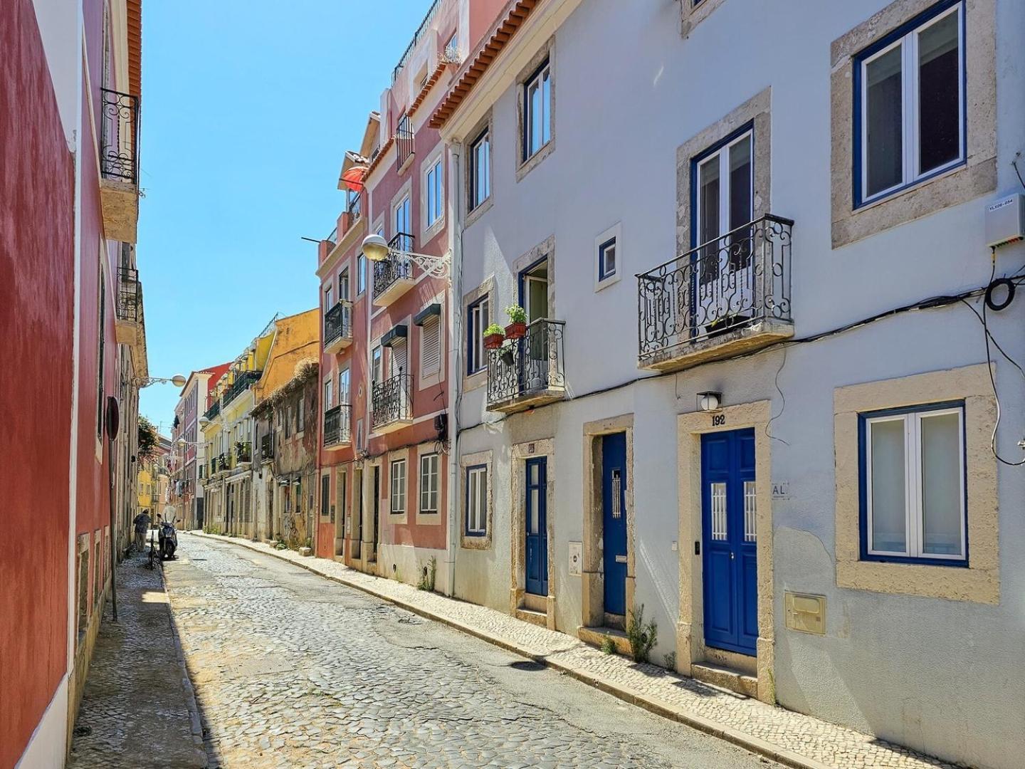 Like A Typical Portuguese House With Private Patio Lissabon