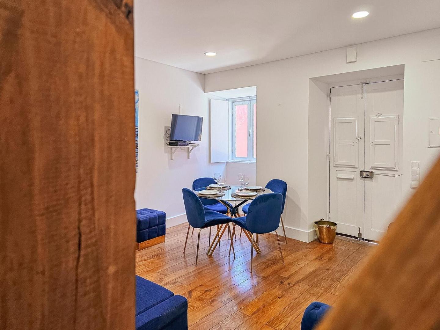 Like A Typical Portuguese House With Private Patio * Lissabon