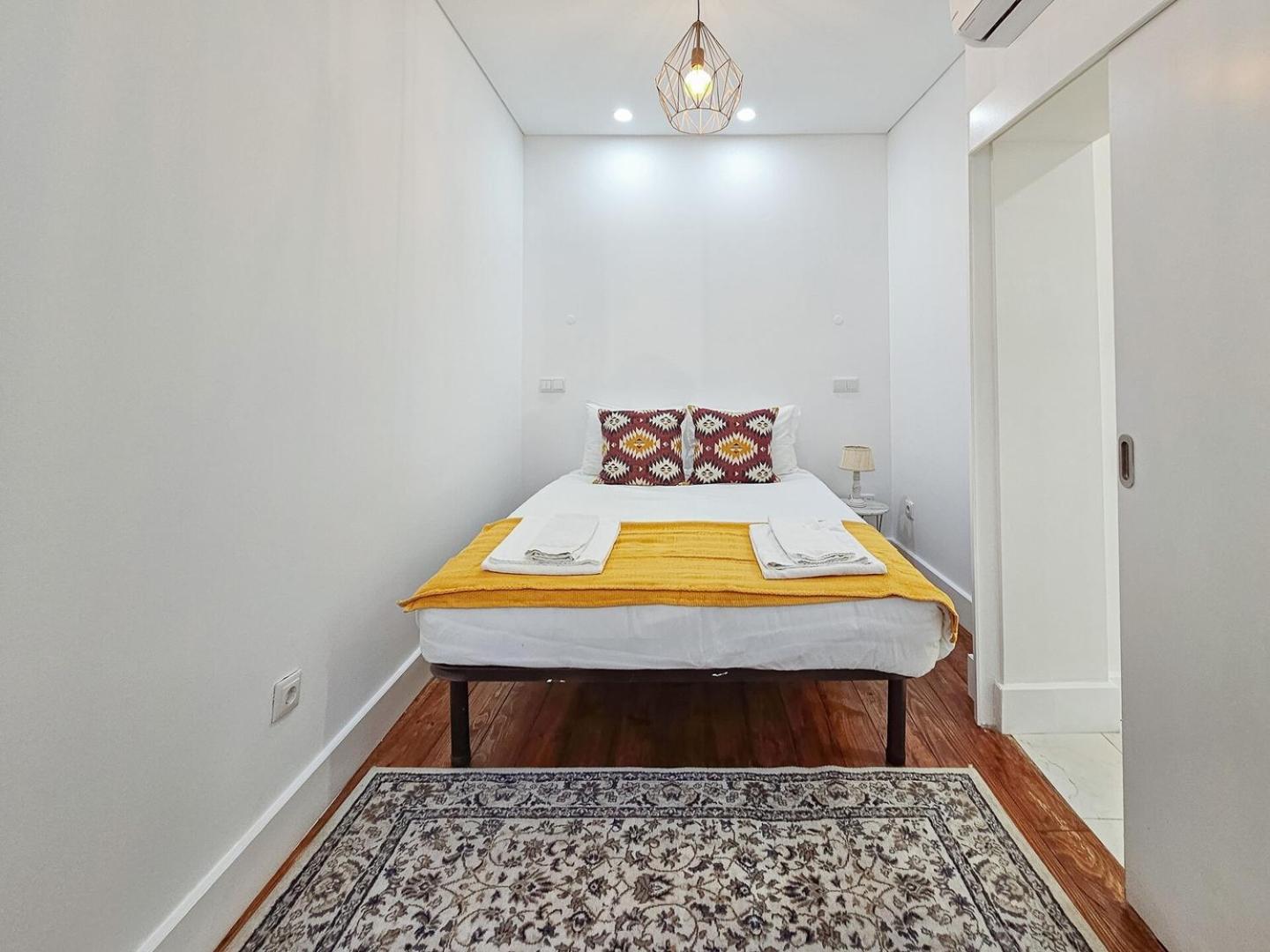 Like A Typical Portuguese House With Private Patio * Lissabon