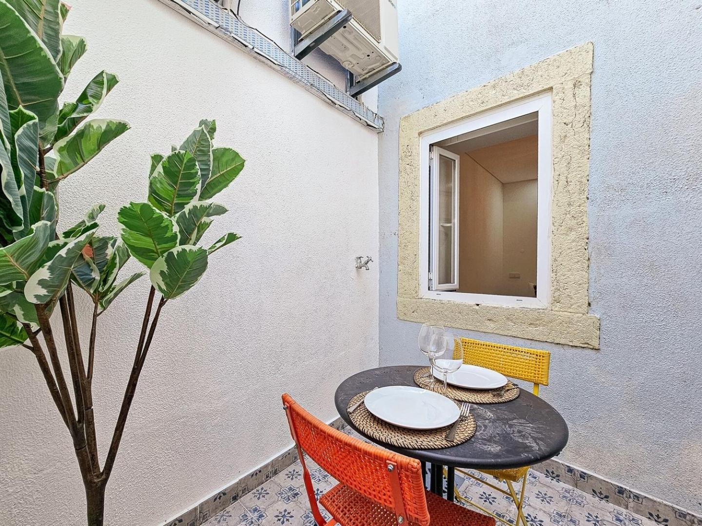 Like A Typical Portuguese House With Private Patio Apartment