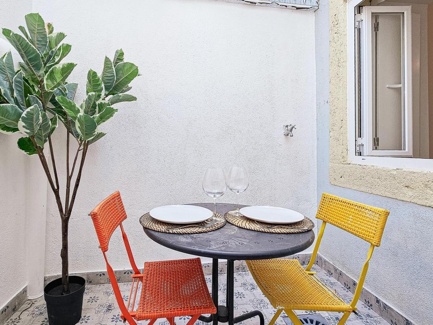 Like A Typical Portuguese House With Private Patio *